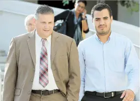  ??  ?? legislador municipal John Corales, a la izquierda, aspira a ocupar el puesto de alcalde de Gurabo que dejó vacante Víctor Manuel Ortiz Díaz.