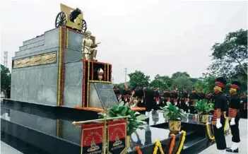  ??  ?? (Top) Wreathes laid at Amar Jawan Jyoti by General Deepak Kapoor (Retd) and Lt General P.K. Srivastava, DG Arty on the 190th Gunners’ Day; (middle) General Deepak Kapoor (Retd) interactin­g with Gunners on the 190th Gunners’ Day in New Delhi; (above)...