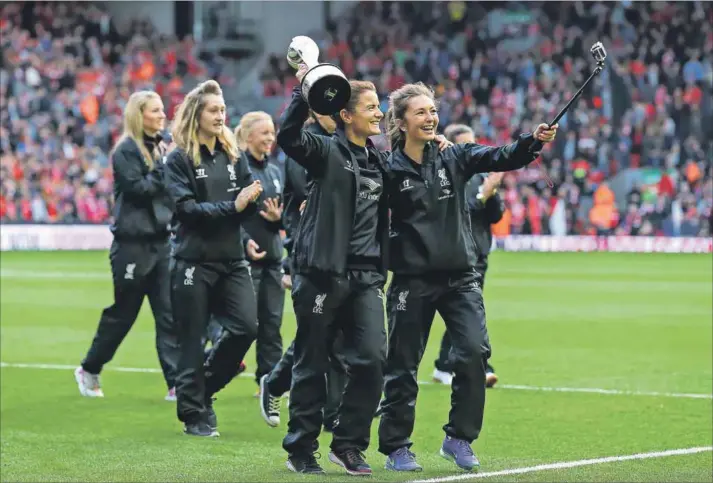  ??  ?? From heroes to zero: The Liverpool team show off the league trophy they won in 2013. But six years later they are sitting at the bottom of the table. Photo: Alex Livesey/getty Images