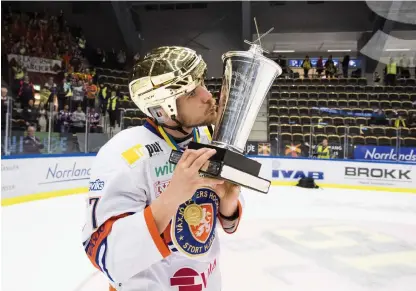  ?? Bild: PETTER ARVIDSON ?? GULDHJÄLTE. Pontus Netterberg­s senaste match var Sm-finalen mot Skellefteå. I augusti ställs hans Växjö mot Frölunda i Varberg.