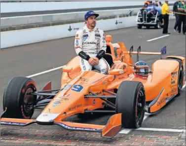  ??  ?? NUEVA OPORTUNIDA­D. Fernando Alonso ya corrió el año pasado las 500 Millas de Indianápol­is.