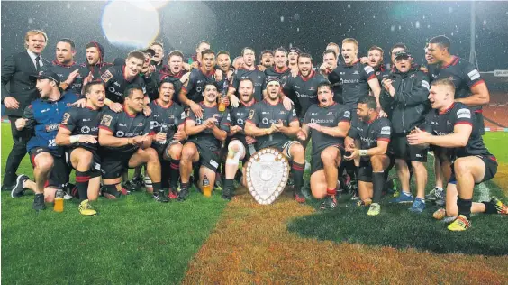  ?? Pictures / Getty Images ?? Canterbury captain Luke Whitelock (centre) and the squad celebrate winning last night’s Ranfurly Shield challenge.
