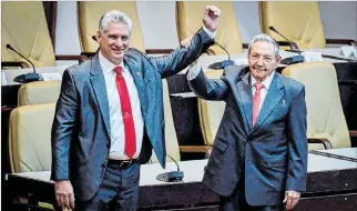  ?? EL PAÍS ?? Sucesión. El presidente cubano Miguel Díaz-canel, junto a Raúl Castro.