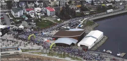  ?? PHOTO : IMAGERIE MATC PICARD ?? Les deux équipes de Bagotville ont pris le départ de La Baie en direction de Montréal, le 14 juin dernier, en compagnie des 1 000 cyclistes qui ont pris part à la cinquième édition du Grand Défi Pierre Lavoie.