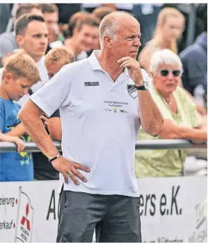  ?? RP-FOTO: MARKUS VAN OFFERN ?? Joachim Böhmer und der SV Nütterden freuten sich über den Punktgewin­n gegen den bis dahin auf Platz eins stehenden SV Sevelen.