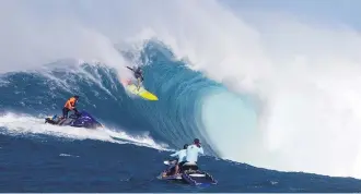  ?? BRIAN BIELMANN/GETTY IMAGES ?? Paige Alms, who was born in Victoria but raised in Hawaii, has become a legend in big-wave surfing and at 30 hopes to qualify for Canada when surfing makes its Olympic debut in 2020.