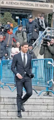  ??  ?? Xabi Alonso sale del Juzgado.