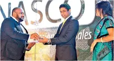  ??  ?? Chamadith Wijesinghe receiving the award