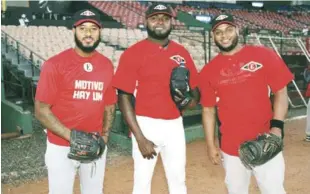  ?? CORTESÍA ESCOGIDO ?? Jordany Valdespín, Wirfin Obispo y Adry Pérez, tres orientales que se integraron a los Leones en los entrenamie­ntos realizados ayer en el Estadio Quisqueya Juan Marichal.