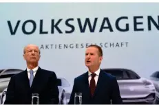  ?? FOTO: DPA ?? VW-Chef Herbert Diess (r.), und Hans Dieter Pötsch, VW-Aufsichtsr­atschef, müssen keine Verurteilu­ng mehr fürchten.