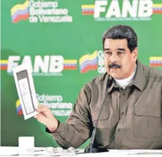  ??  ?? ► Nicolás Maduro durante una reunión con el alto mando militar en Caracas, el sábado.