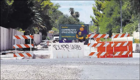  ?? JERRY HENKEL/LAS VEGAS REVIEW-JOURNAL ?? Sewer line constructi­on takes place Thursday at Oquendo Road and Annie Oakley Drive in Las Vegas. Elena and Alexander Wilding say that the constructi­on has damaged the foundation of their home.