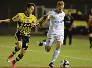  ?? Gustavo Oliveira/Londrina Esporte Clube ?? Tubarão abriu o placar no início do segundo tempo, mas permitiu a virada dos donos da casa