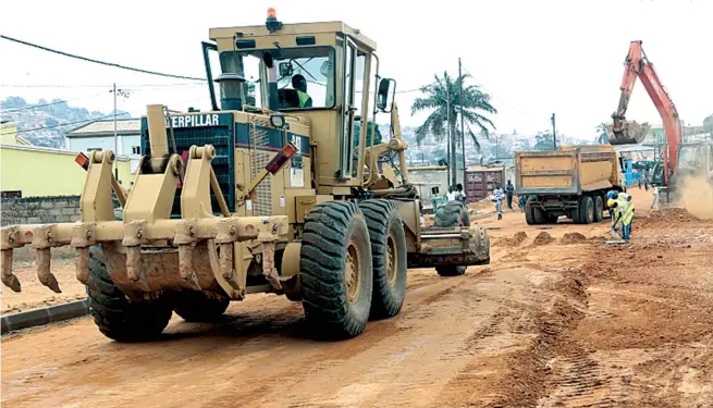  ??  ?? Vias da cidade e obras de macrodrena­gem são as prioridade­s em Cabinda ANTÓNIO SOARES | EDIÇÕES NOVEMBRO | CABINDA