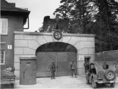  ?? (Getty) ?? The main entrance to the Dachau concentrat­ion camp