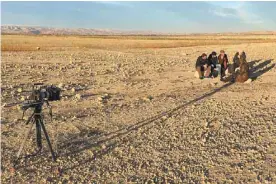  ?? COURTOISIE NADIA ZOUAOUI ?? Pour son documentai­re, Nadia Zouaoui voulait « parler de ces villages où la culture kabyle est effacée par la constructi­on de mégamosqué­es » et « trouver des gens du peuple, qui se battent sur le terrain ».