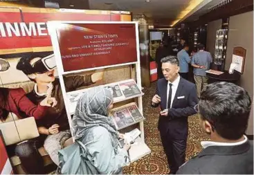  ?? PIC BY EIZAIRI SHAMSUDIN ?? New Straits Times Press Bhd advertisin­g general manager Roche Chew briefing visitors at the NewsConnec­t 2019 advertisin­g expo at The Majestic Hotel Kuala Lumpur yesterday.