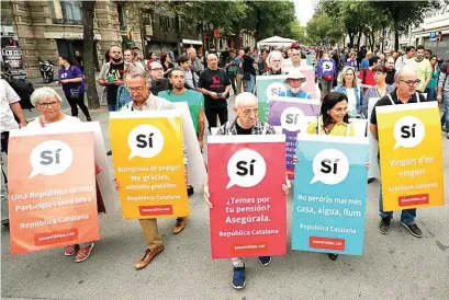  ?? AP ?? ACTO POLÍTICO. En las calles de Barcelona las manifestac­iones por la secesión de España se incrementa­n.