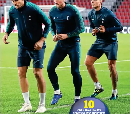  ?? GETTY IMAGES ?? Queuing up to score: Llorente, Kane and Lamela train in Eindhoven last night