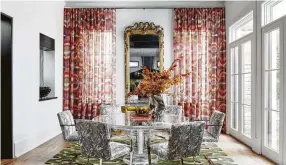  ??  ?? In the dining room, a Charles Hollis Jones acrylic table is surrounded by reupholste­red original Mies van der Rohe Brno chairs.