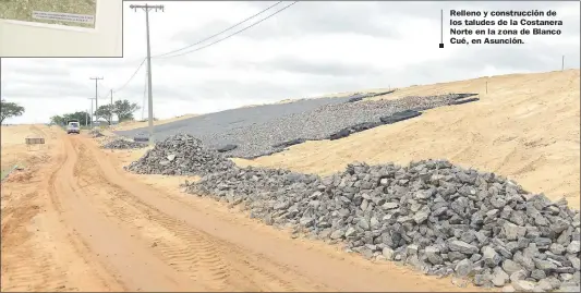  ??  ?? Relleno y construcci­ón de los taludes de la Costanera Norte en la zona de Blanco Cué, en Asunción.