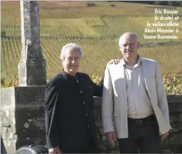  ??  ?? Éric Rouyer (à droite) et le violoncell­iste Alain Meunier à Vosne-Romanée.