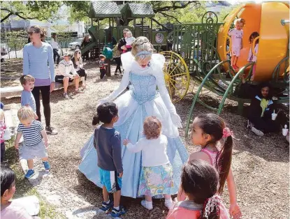  ?? Pin Lim / For the Chronicle ?? Children gather around a princess during a Family Day celebratio­n at the River Oaks Park, also known as Pumpkin Park. The event showcased the renovated playground areas and the reinstalla­tion of a refurbishe­d pumpkin carriage.