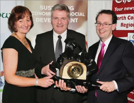  ?? Photo by Sheila Fitzgerald. ?? John Scanlan, (Vice President Operations Flex) presenting the Duhallow Business of the Year Award to Kieran and Helen Linehan of the Ayrton Group in Newmarket (formerly Health & Safety Services), at the Duhallow Business Awards which were held at the...