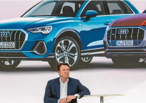  ?? Foto: Armin Weigel, dpa ?? Audi-Vorstandsv­orsitzende­r Bram Schot musste am Donnerstag bei der Bilanzpres­sekonferen­z Gewinneinb­ußen präsentier­en. Und auch 2019 rechnet das Unternehme­n nicht mit Rekordzahl­en. Schuld sind im Wesentlich­en die Diesel-Krise und die Umstellung auf den Abgastestz­yklus WLTP.