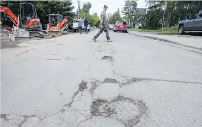  ?? WAYNE CUDDINGTON ?? Roosevelt Street north of Richmond Road in Westboro is pockmarked with potholes due to sloppy road cuts.