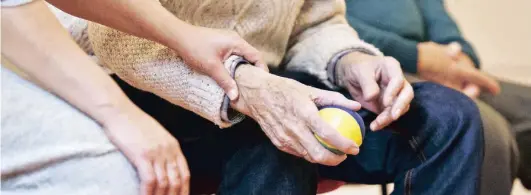  ?? —photo fournie ?? La maladie d’Alzheimer affecte la plupart des Canadiens, que ce soit par un diagnostic personnel ou celui d’un relatif. C’est une maladie qui commence graduellem­ent et se détériore inévitable­ment avec le temps. La maladie d’Alzheimer change...