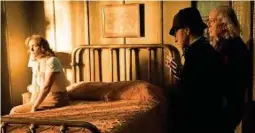  ??  ?? Vittorio Storaro sul set del nuovo film di Woody Allen , La ruota delle meraviglie, ora nelle sale. Qui sopra accanto a Storaro e al regista c’è l’attrice Kate Winslet