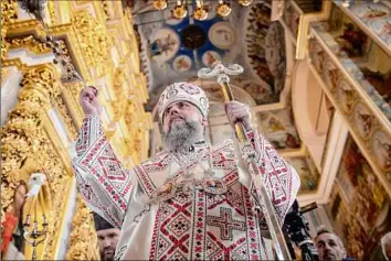  ?? Ethan Swope / Getty Images ?? Metropolit­an Epiphanius conducts an Orthodox Christmas service Saturday at Kyiv Pechersk Lavra in Kyiv, Ukraine.