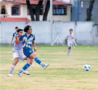  ?? JOSÉ RIVEROS ?? Las condicione­s de la cancha siguen siendo factor para ambos equipos