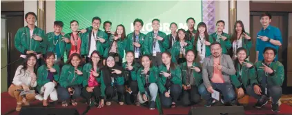  ?? CONTRIBUTE­D FOTO ?? CEBU’S TOP FIVE. Accenture recently named the Top 5 teams of Program the Future: The Accenture Technology Campus Challenge 2018 from Cebu.