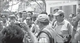  ?? Sergio Ocampo Arista Foto ?? Protesta de periodista­s en Chilpancin­go por agresión a comunicado­res