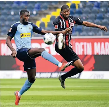  ?? FOTO: DIRK PÄFFGEN ?? Borussia Mönchengla­dbachs Marcus Thuram schoss das 2:0 für die Borussen im Spiel gegen Eintracht Frankfurt und zeigte sich nach der langen Pausen in guter Form.