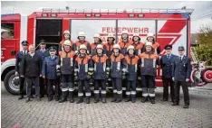  ?? Foto: Gröbl ?? Die Leistungsp­rüfung der Freiwillig­en Feuerwehr Tapfheim haben 13 Kameraden er folgreich absolviert.
