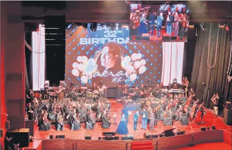  ?? — Bernama photo ?? Cakra performs at ‘Cakra Khan Live In Kuala Lumpur 2.0’ Concert at the Plenary Hall, Kuala Lumpur Convention Centre (KLCC).