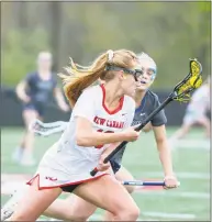  ?? Gretchen McMahon / For Hearst Connecticu­t Media ?? New Canaan’s Jane Charlton looks to get past a Wilton defender during a girls lacrosse game Tuesday.