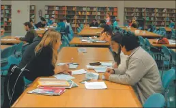  ?? FOTOS: CEDOC PERFIL ?? En la universida­d, dicen los expertos, “hay que aprender a vivir con la heterogene­idad de los compañeros, y eso produce roces”.