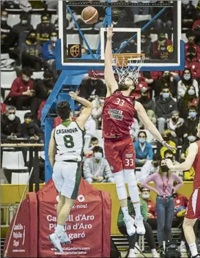  ?? FOTO: PERE PUNTÍ ?? Marc Gasol, autoritari­o bajo el aro, dejó un 6/8 en tiros de campo