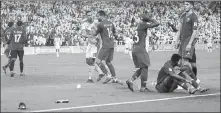  ?? AP ?? Qatar players try to avoid being hit by bottles and shoes thrown by United Arab Emirates fans during Tuesday’s AFC Asian Cup semifinal in Abu Dhabi on Tuesday. The Qataris won 4-0.