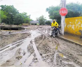  ?? CORTESÍA ?? En Arroyo de Piedra se desbordó un arroyo, según las autoridade­s.