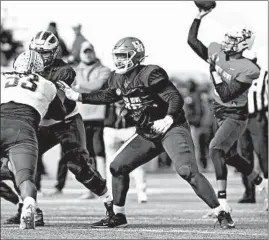  ?? BUTCH DILL/AP ?? Houston’s Josh Jones, center, is a lineman who could draw interest from the Bears.