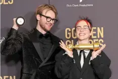  ?? — reuters ?? Winning duo: eilish and her brother O’connell posing with their award after the show.
