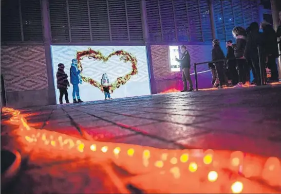  ?? XAVIER CERVERA ?? El corazón del Born. Uno de los montajes de luces diseñados especialme­nte para el festival Llum BCN