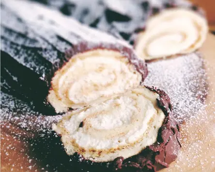  ?? RENEE KOHLMAN PHOTO ?? Chocolate and Espresso Yule Log with Whisky Mascarpone Filling