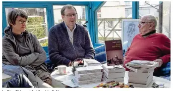  ??  ?? Le Père Thierry à la Librairie Café.