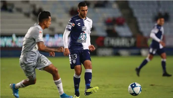  ?? JORGE SÁNCHEZ ?? El jugador de Pachuca lamentó la situación que vive Víctor Guzmán.
Refuerzos y expectativ­a
“Con Pumas no hicimos las cosas mal, pero cometimos errores atrás y eso nos costó el partido. Eso es lo que tenemos que